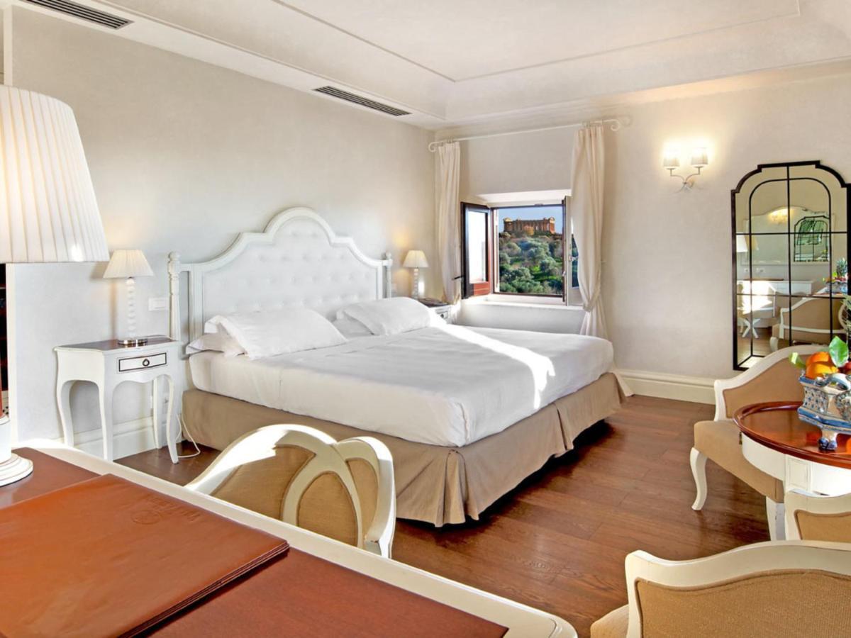Villa Athena Resort Agrigento Kültér fotó A room at the hotel
