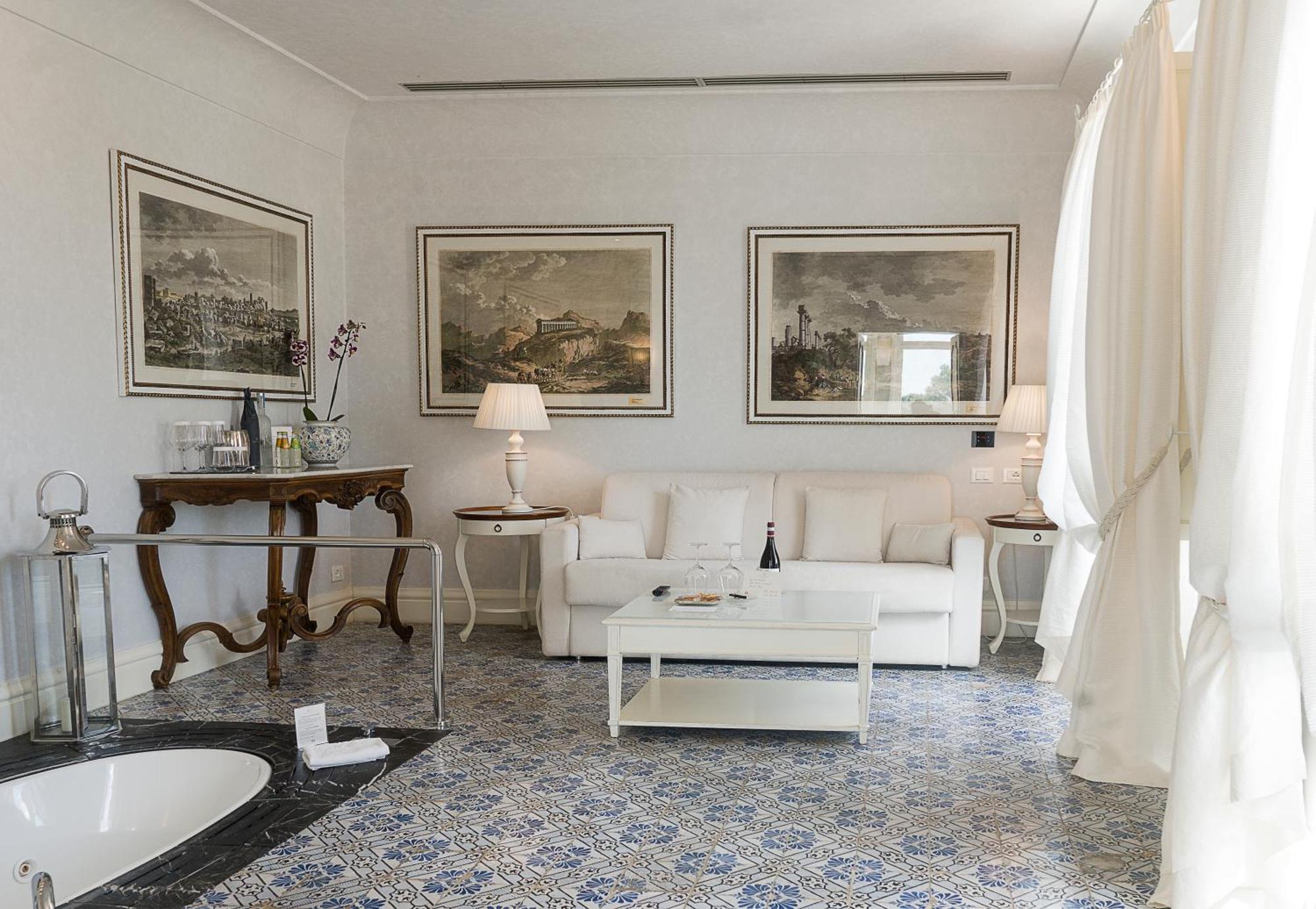 Villa Athena Resort Agrigento Kültér fotó A suite at the Hotel Excelsior