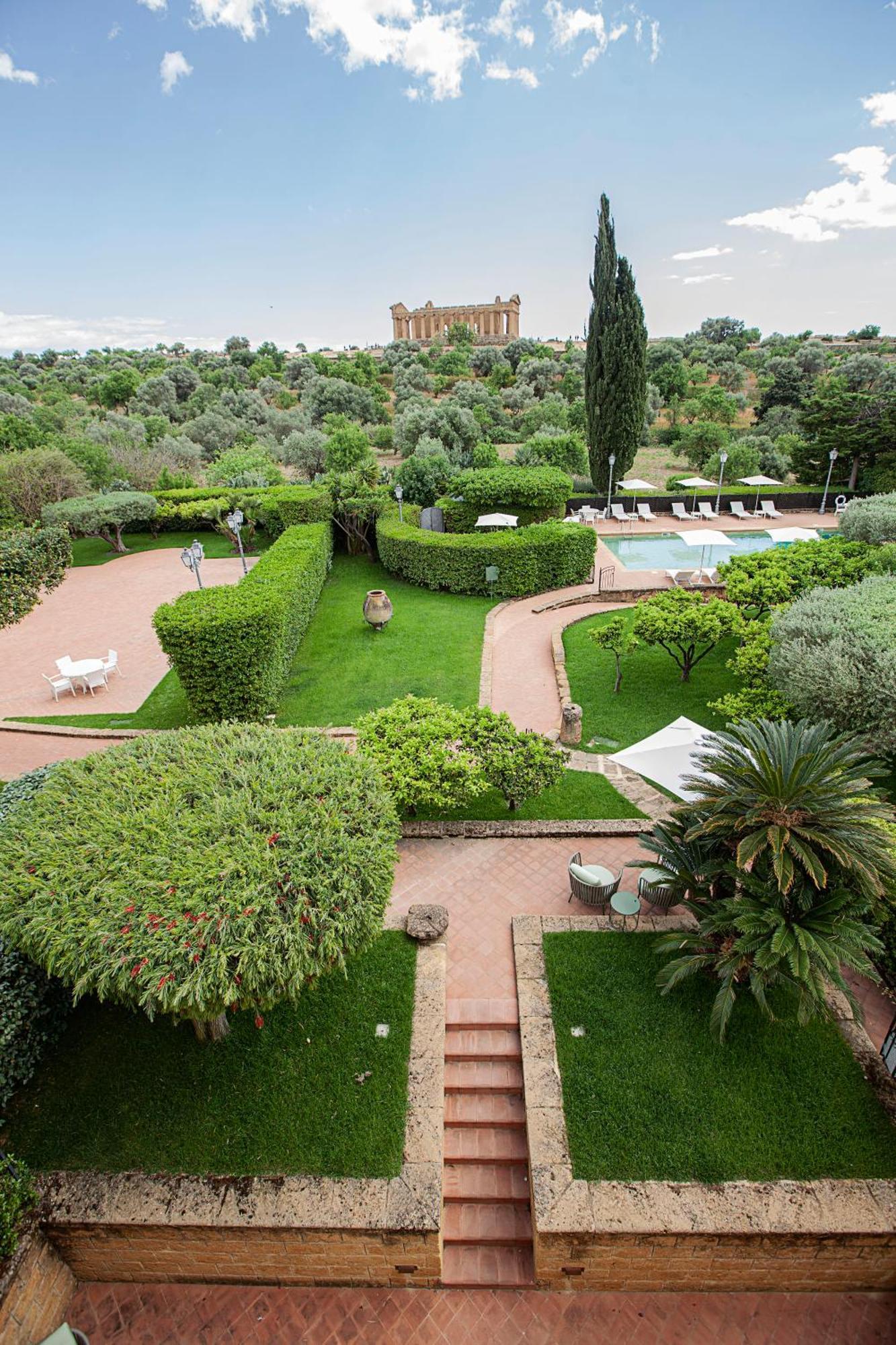Villa Athena Resort Agrigento Kültér fotó The gardens of the hotel