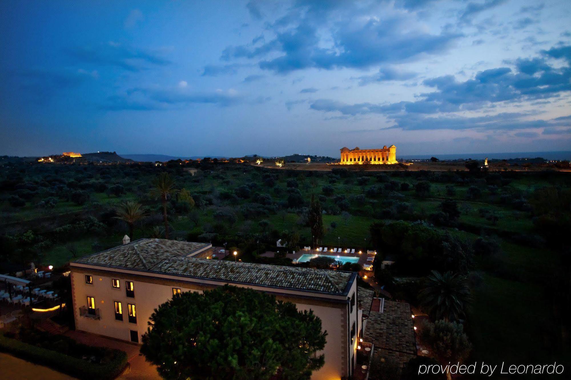 Villa Athena Resort Agrigento Kültér fotó View of the Acropolis of Paestum from the Hotel